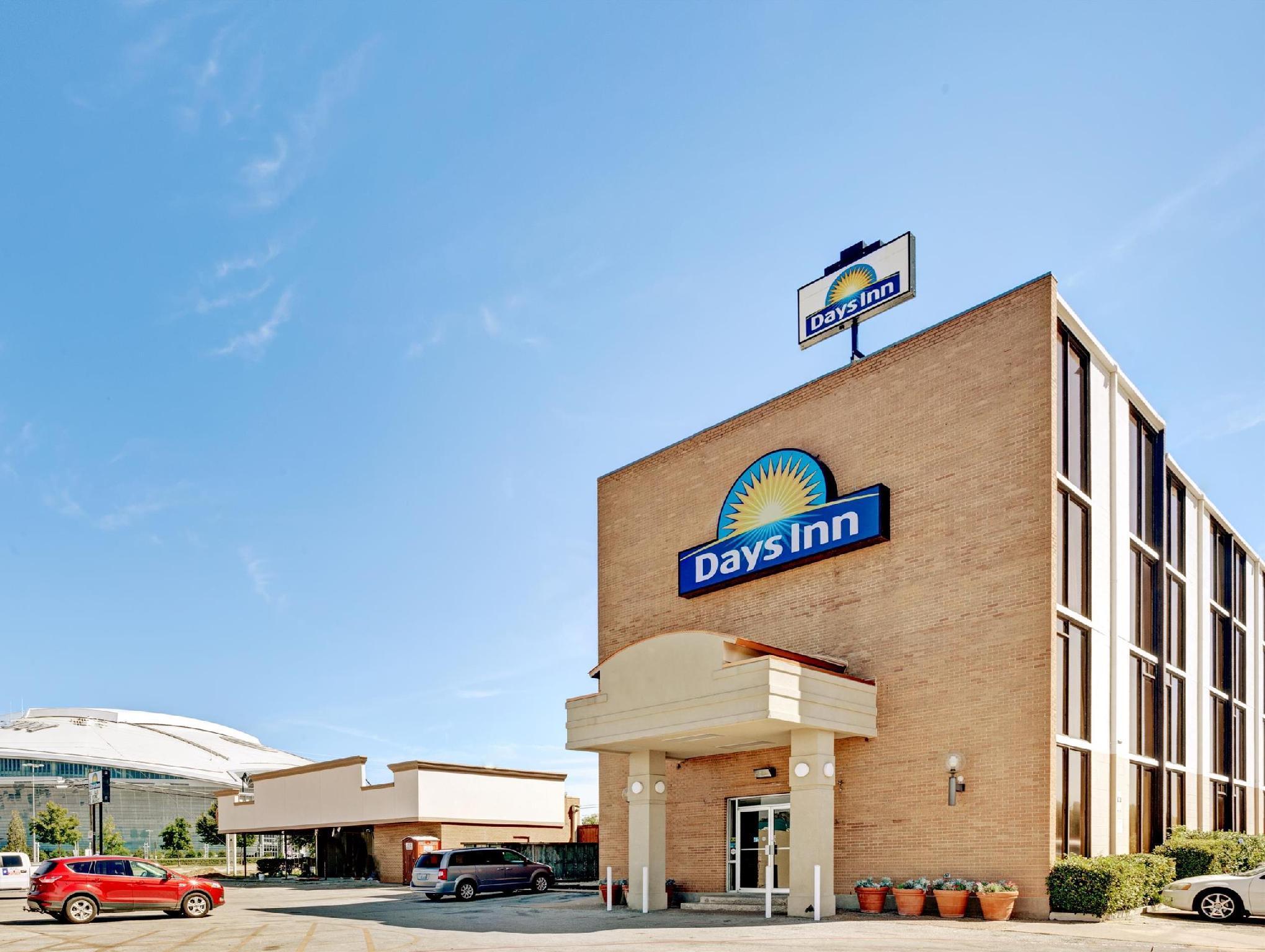 6 Tx Entertainment District 4* Arlington