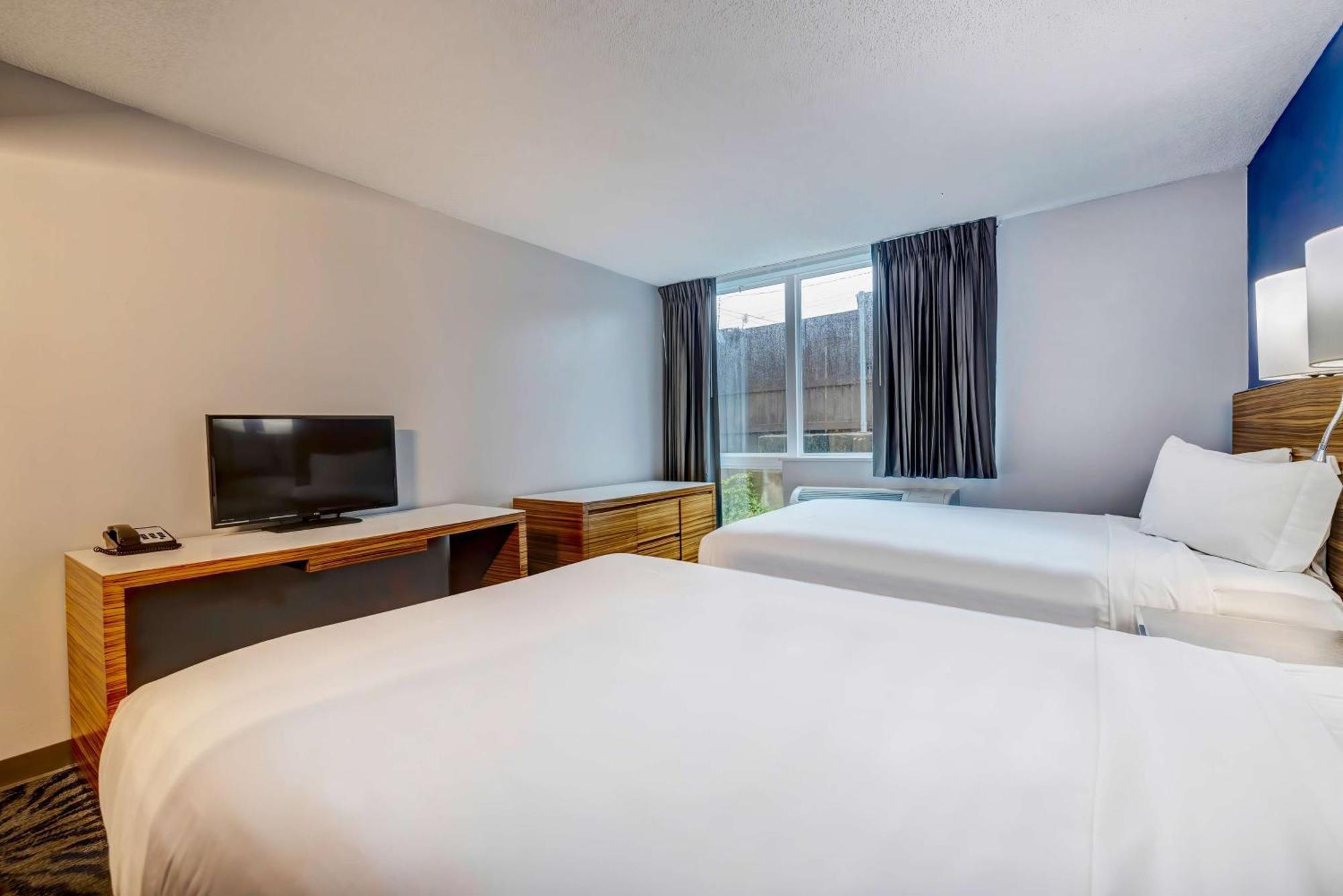 6 Tx Entertainment District Hotel 4*