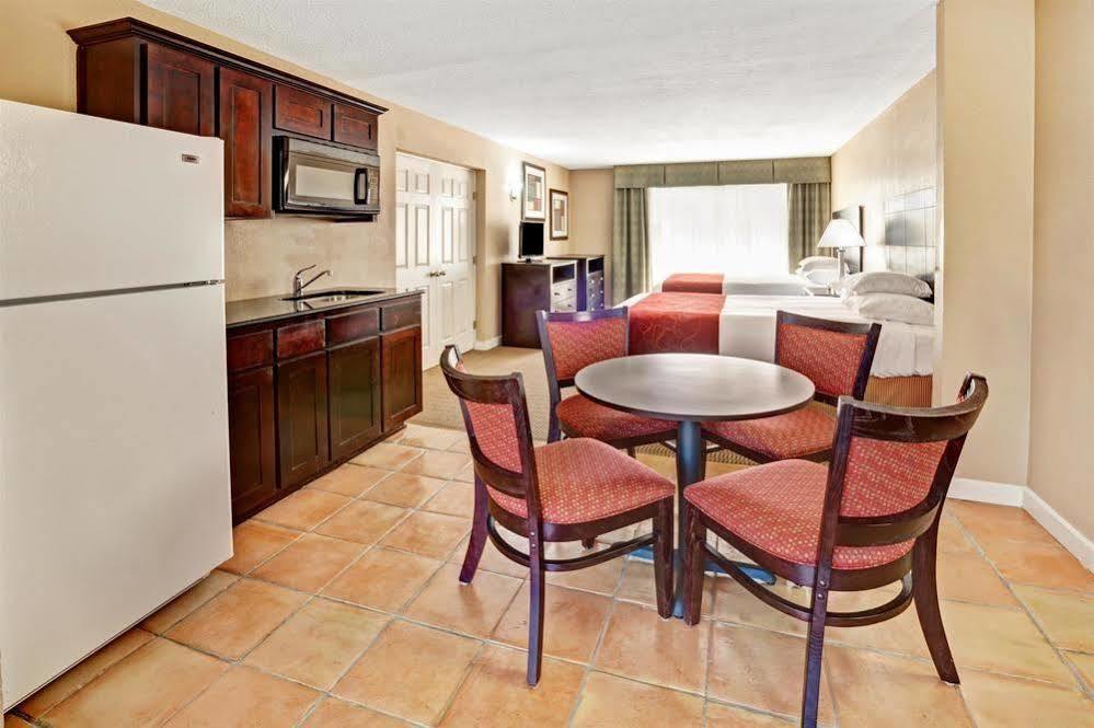 6 Tx Entertainment District 4* Arlington